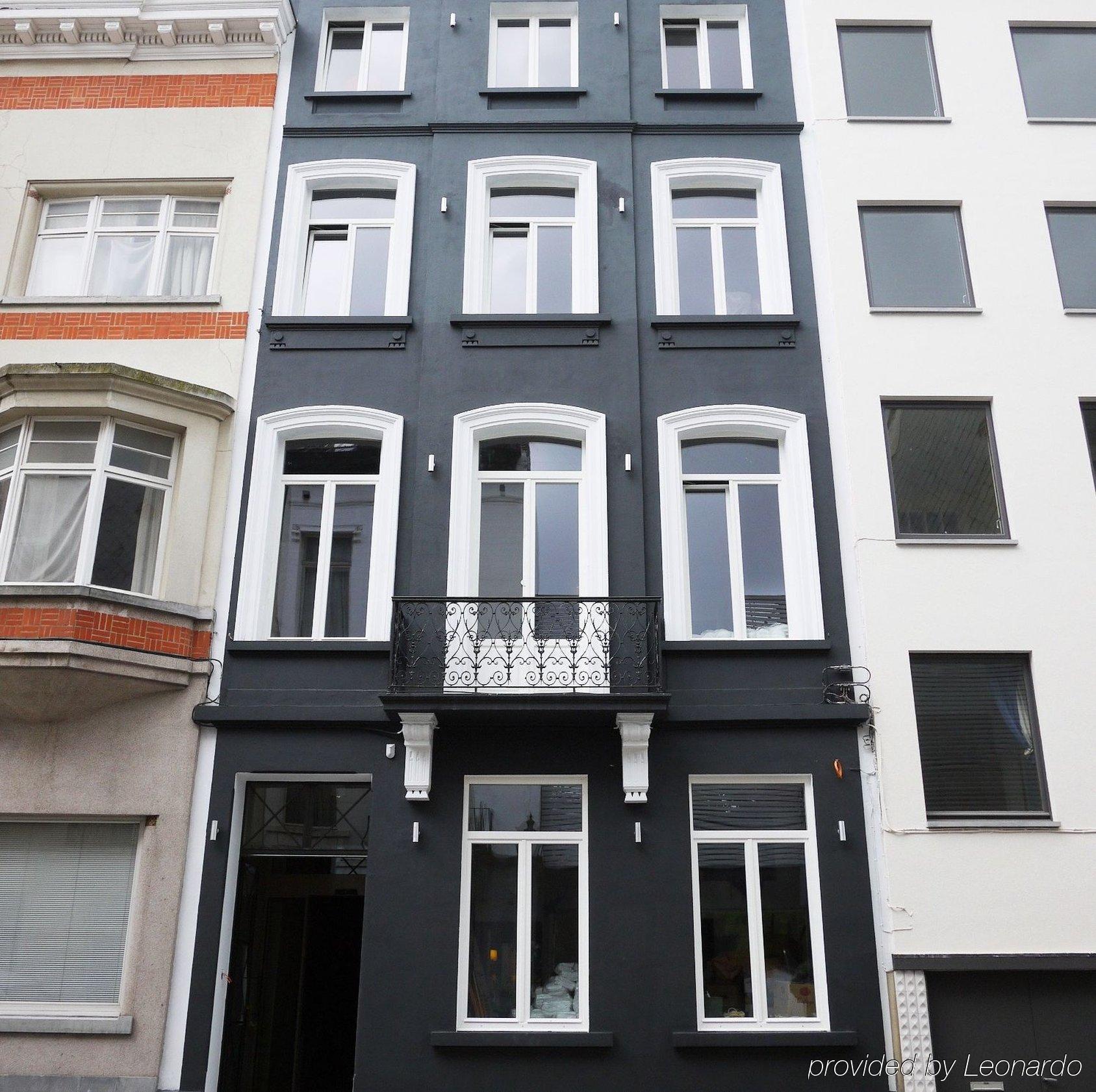 เดอะ นีว์ฟชาเทลโฮเต็ล Hotel Saint-Gilles ภายนอก รูปภาพ