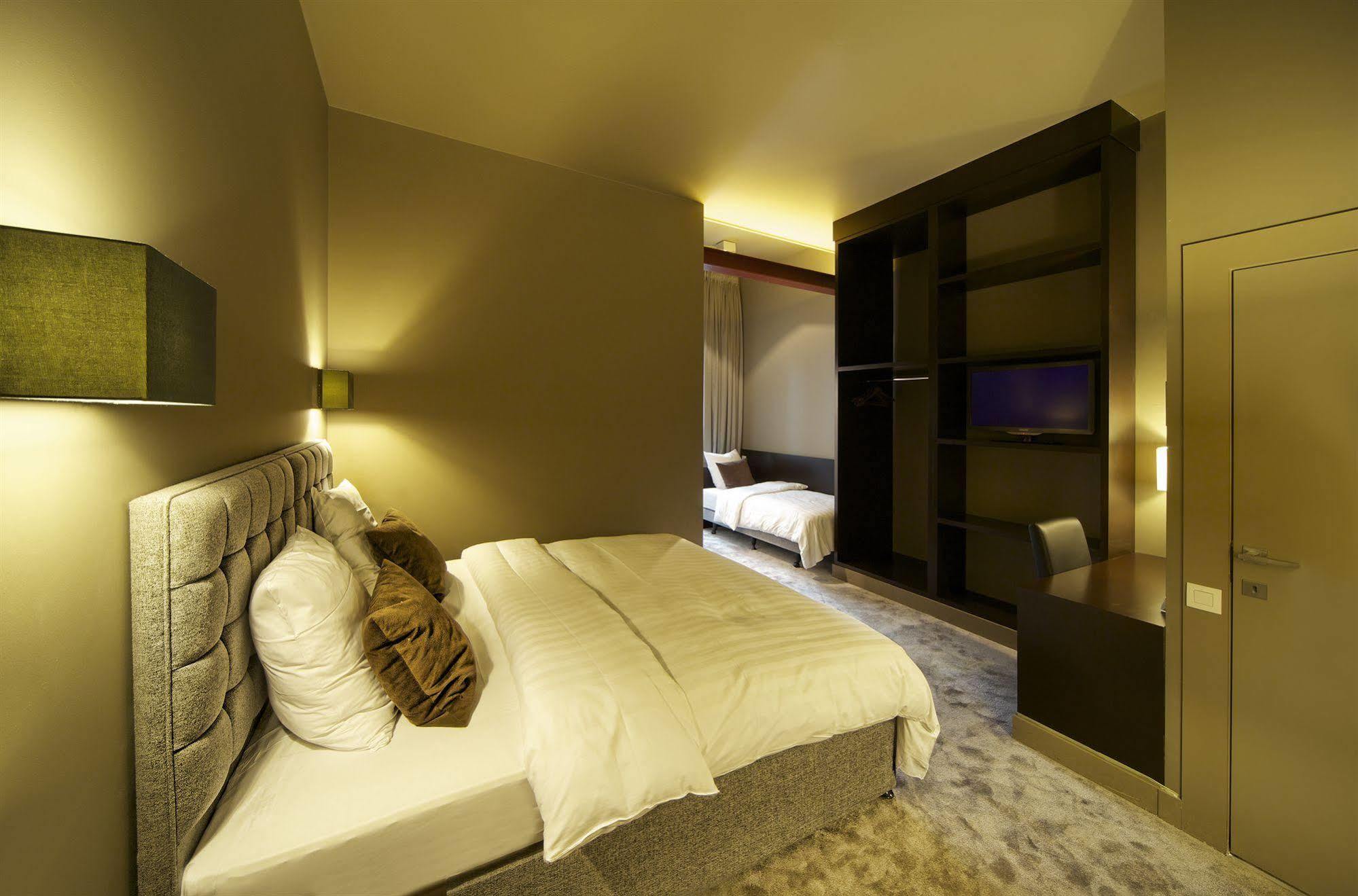 เดอะ นีว์ฟชาเทลโฮเต็ล Hotel Saint-Gilles ภายนอก รูปภาพ