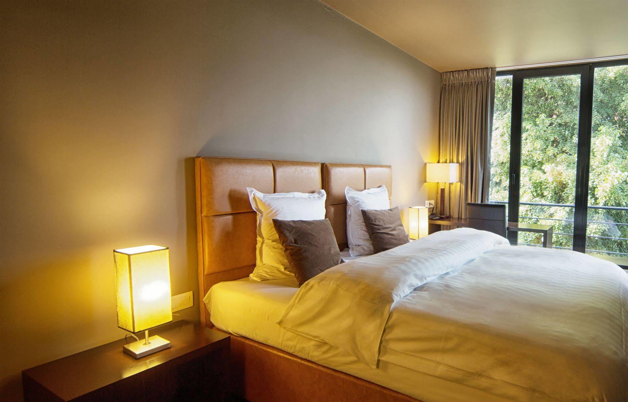 เดอะ นีว์ฟชาเทลโฮเต็ล Hotel Saint-Gilles ภายนอก รูปภาพ