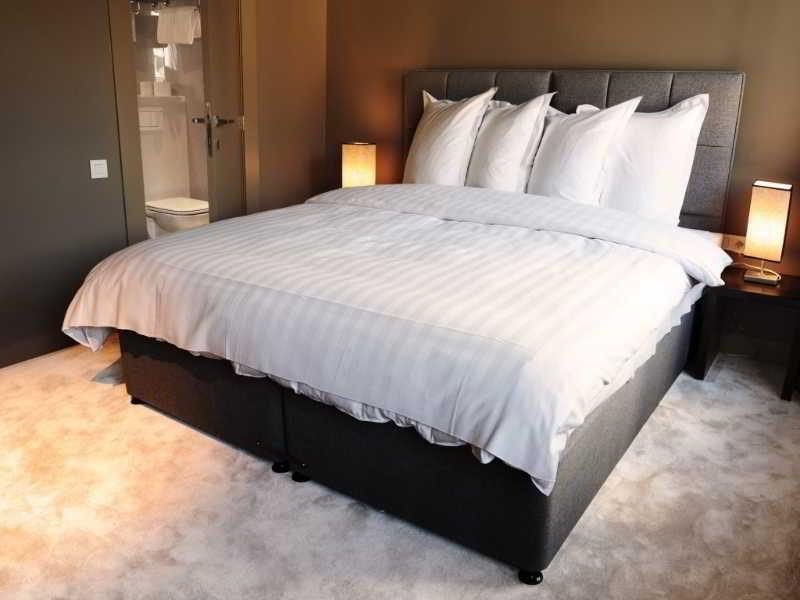 เดอะ นีว์ฟชาเทลโฮเต็ล Hotel Saint-Gilles ภายนอก รูปภาพ