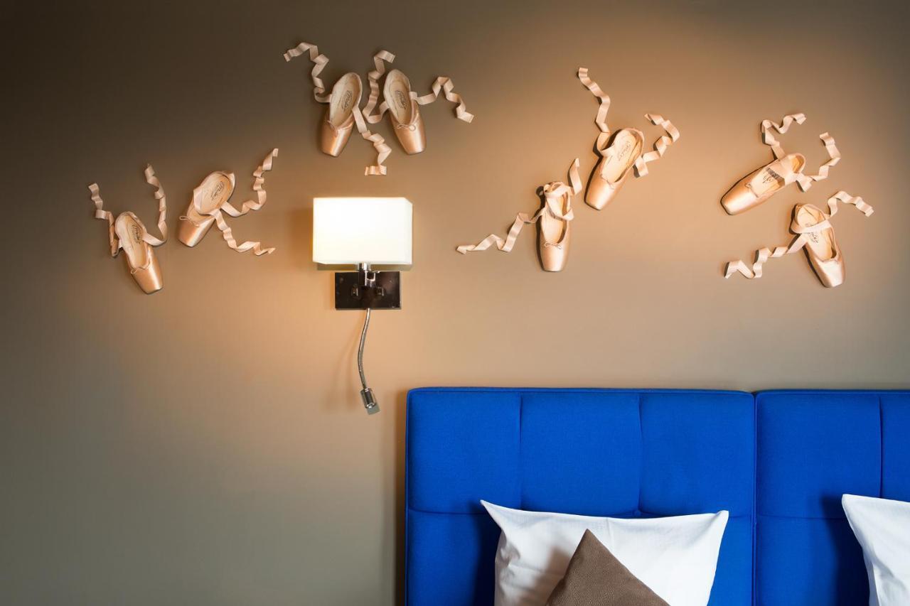 เดอะ นีว์ฟชาเทลโฮเต็ล Hotel Saint-Gilles ภายนอก รูปภาพ