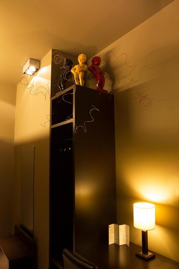 เดอะ นีว์ฟชาเทลโฮเต็ล Hotel Saint-Gilles ภายนอก รูปภาพ