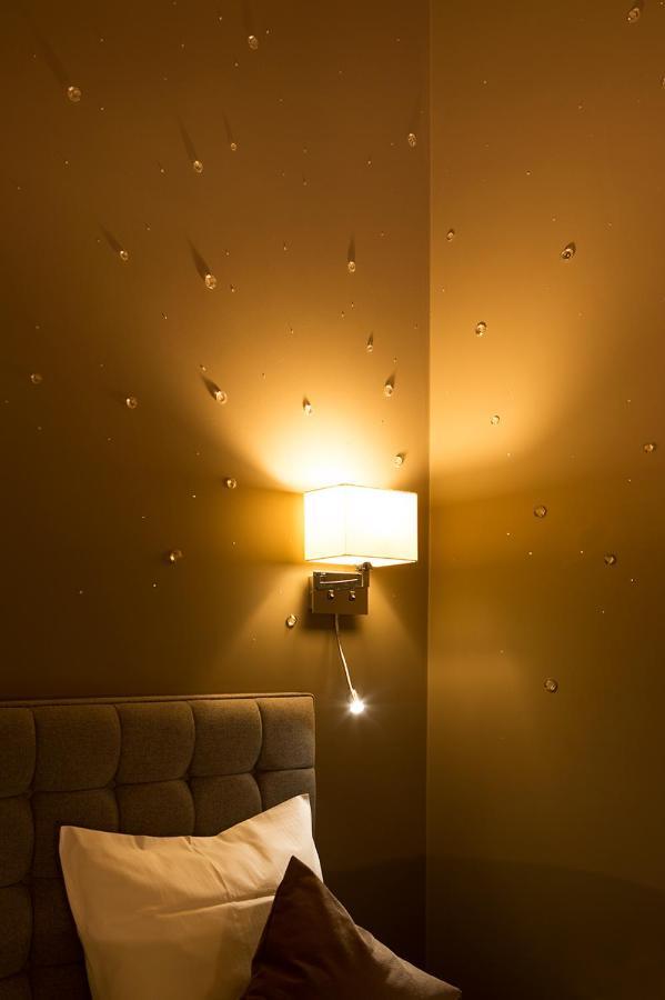 เดอะ นีว์ฟชาเทลโฮเต็ล Hotel Saint-Gilles ภายนอก รูปภาพ